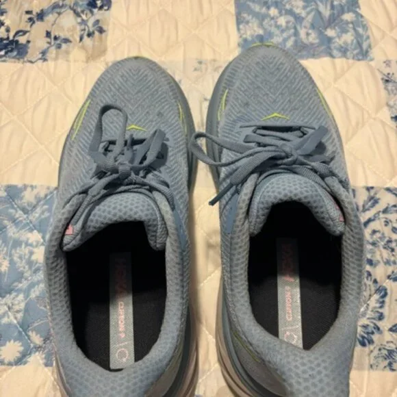 Size 10 HOKA sneakers - Picture 2 of 3